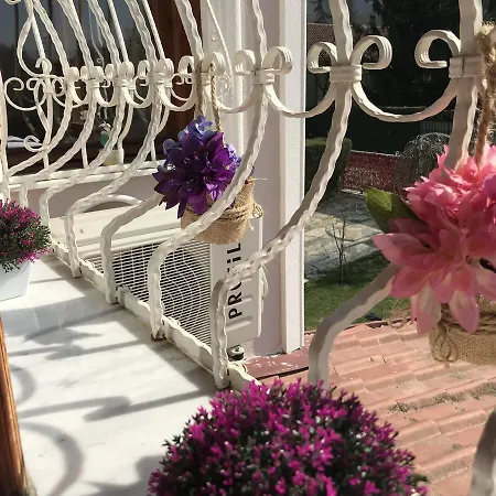 Bade Sicak Havuzlu *